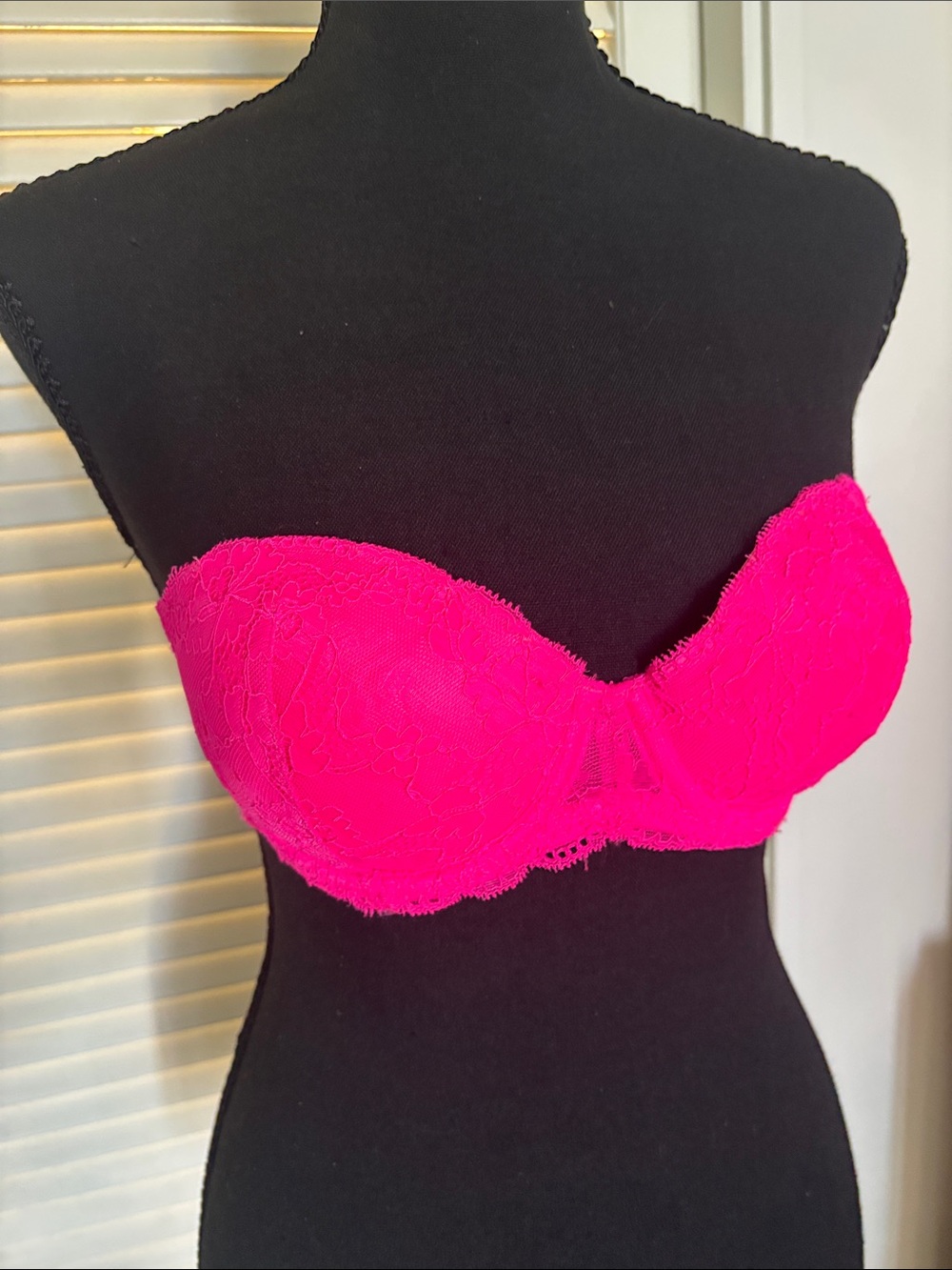 PINK Victoria's Secret Strapless Lace Bra in Neon Pink
